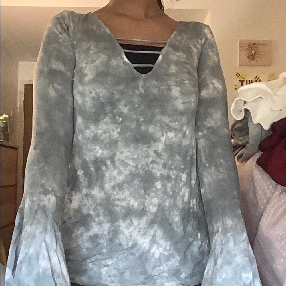 Bell-sleeve tie-dye American Eagle shirt